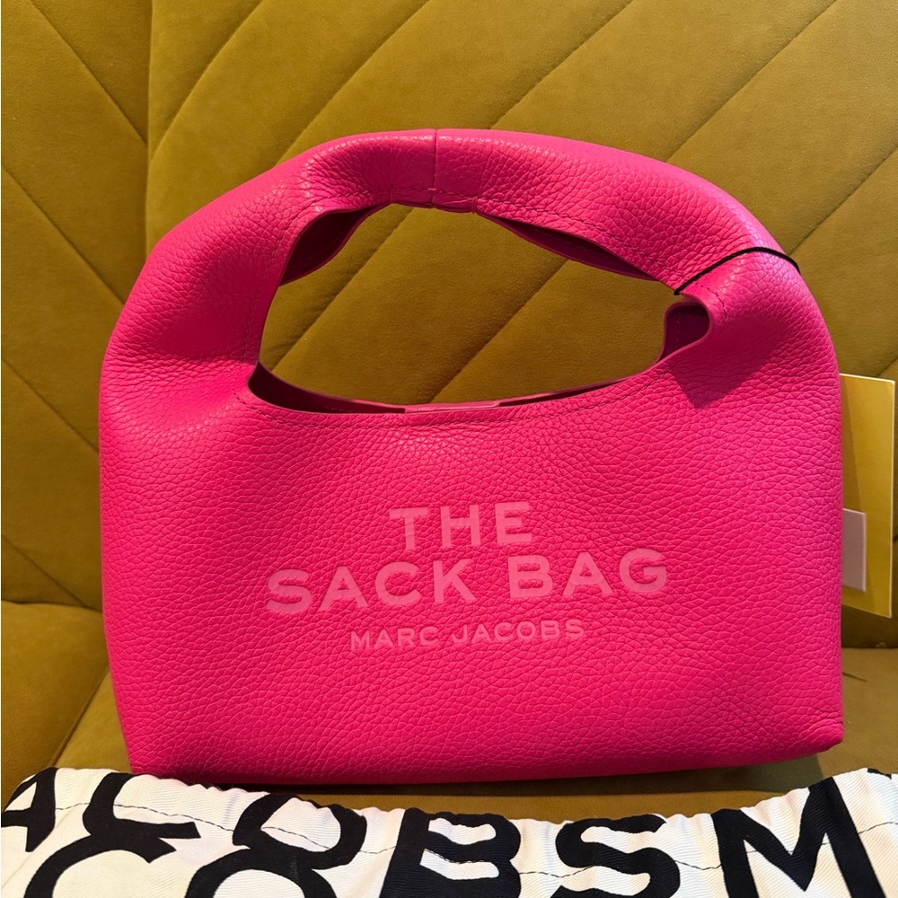 Hot Pink Marc Jacobβs βThe Sack Bagβ